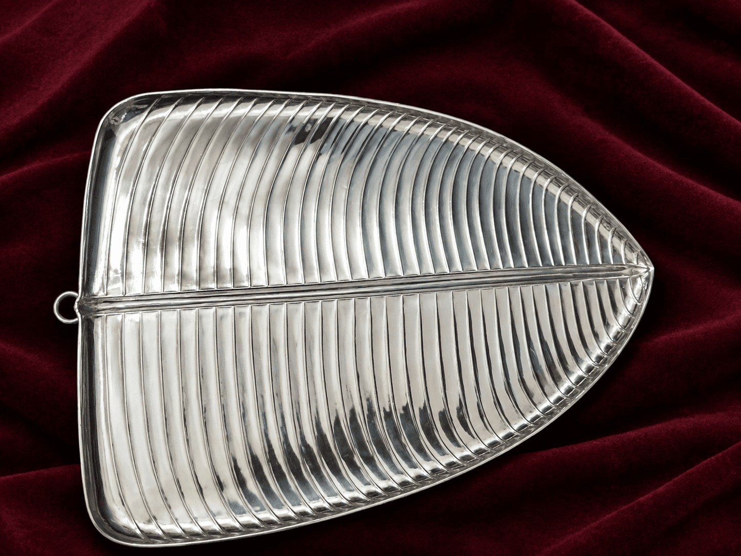 Embossed Silver Leaf Thatu